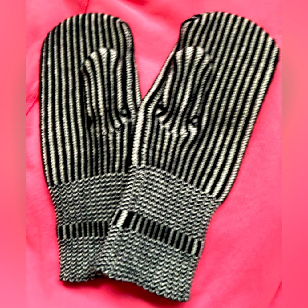 RRL RALPH LAUREN 📌RARE 📌WOOL MITTENS ! ONE SIZE FITS MOST. NWOT.  BLACK/WHITE